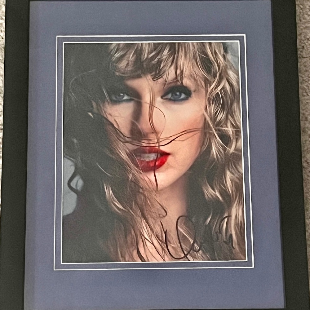 Taylor Swift Autographed Print